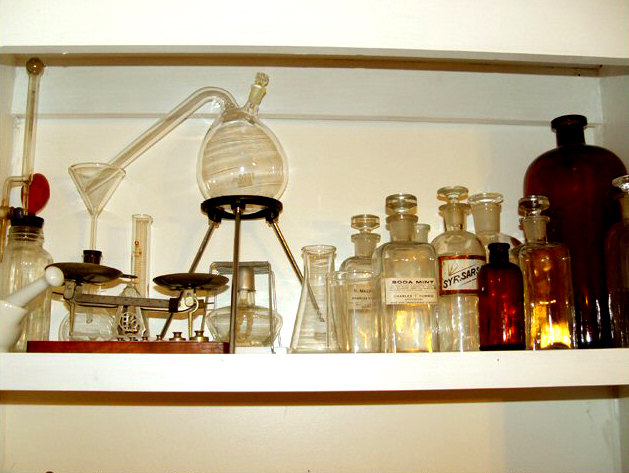 Art / Antique Laboratory Glassware Collectibles from the 1930s Old Pharmacy and Medical Devices s IN EXCELLENT CONDITION